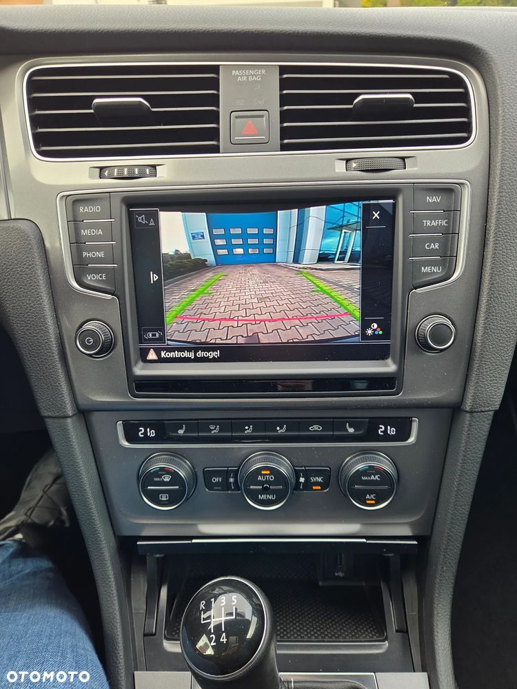 Volkswagen Golf 1.6 TDI BlueMotion Technology Lounge - 21
