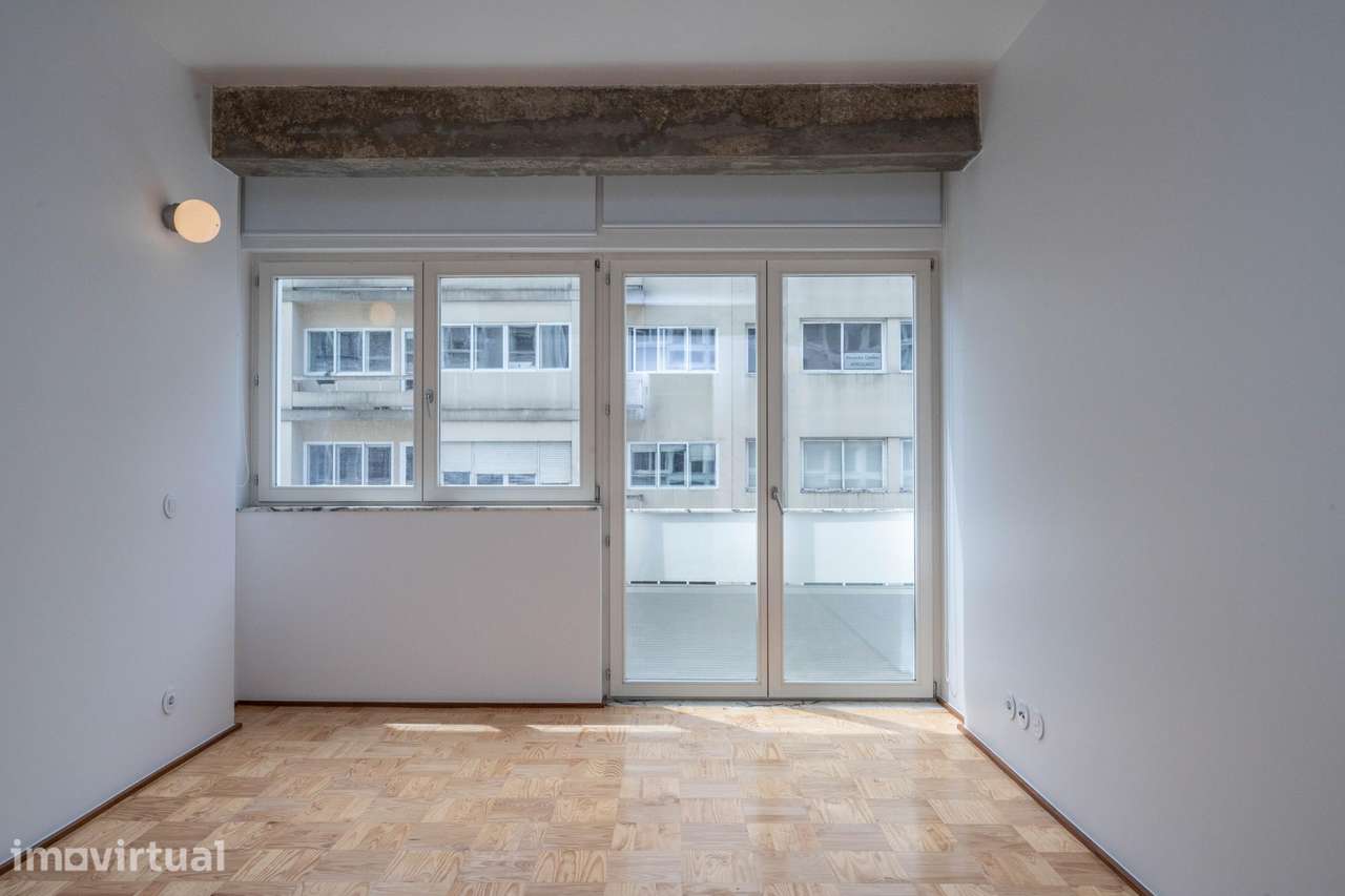 Apartamento T1 de 55 m2 a 300 m da Estação de Metro dos Aliados! - Grande imagem: 4/14