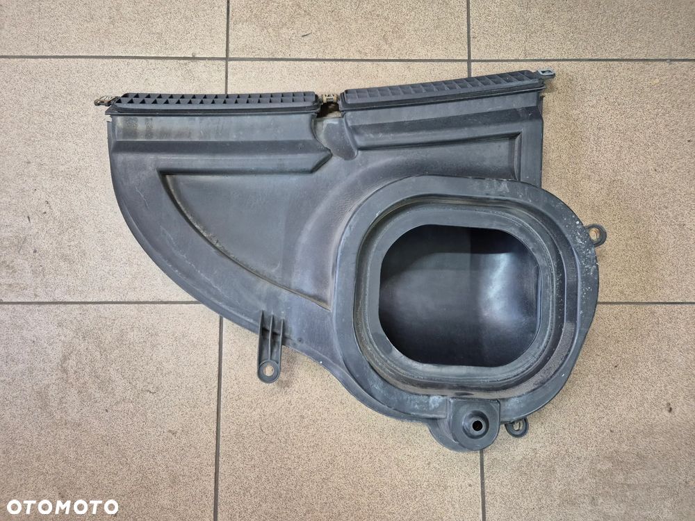 DOLOT POWIETRZA POD MASKĘ IVECO DAILY IV  06-13r. - 1