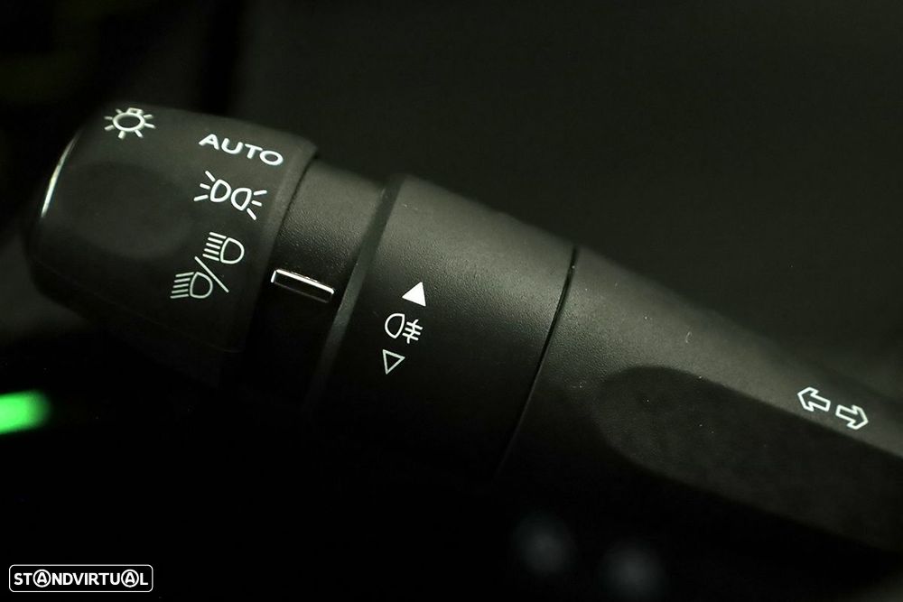 Peugeot e-2008 50 kWh GT - 17