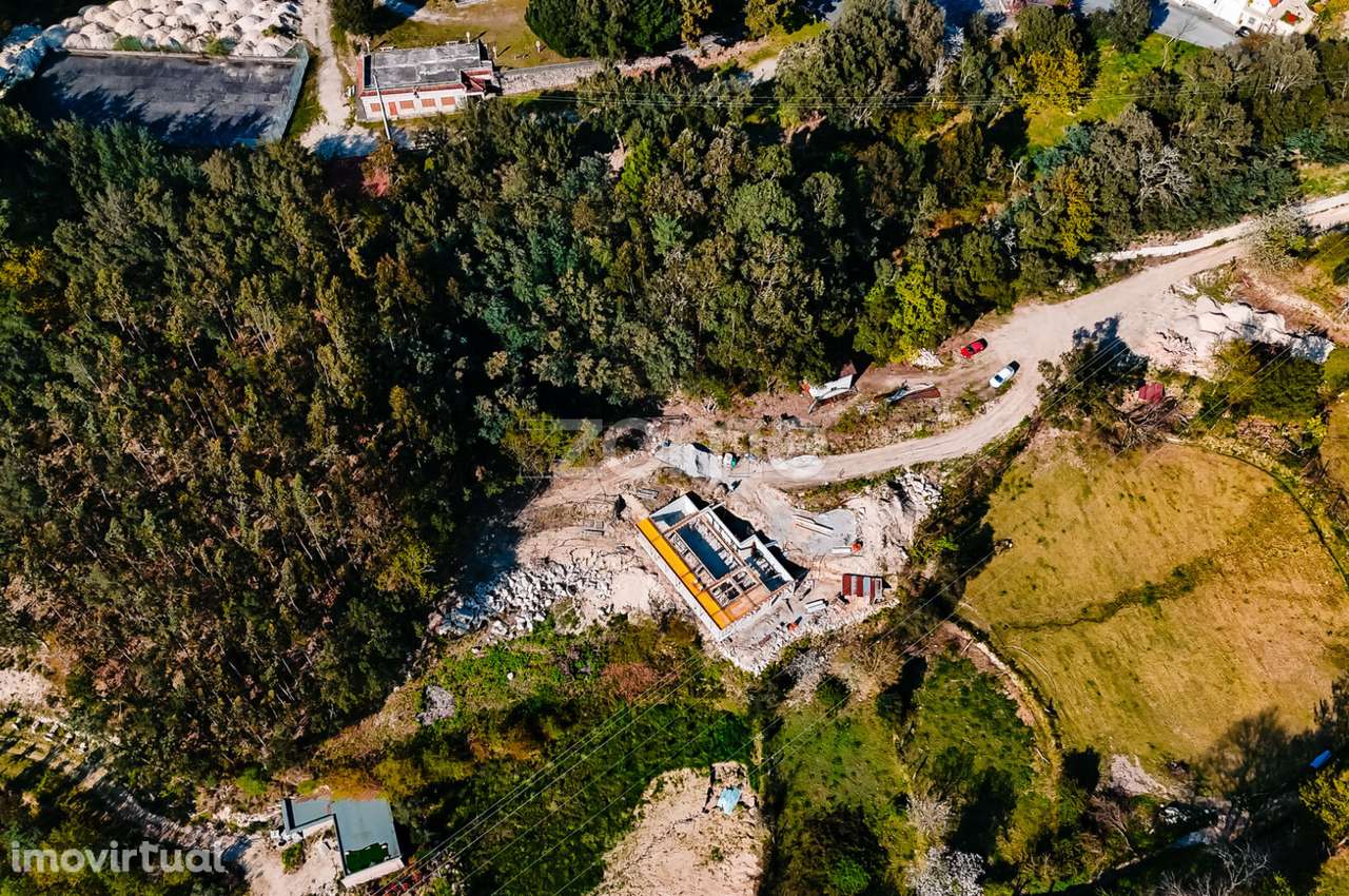 Moradia T3 em contrução no Gerês - Grande imagem: 4/9