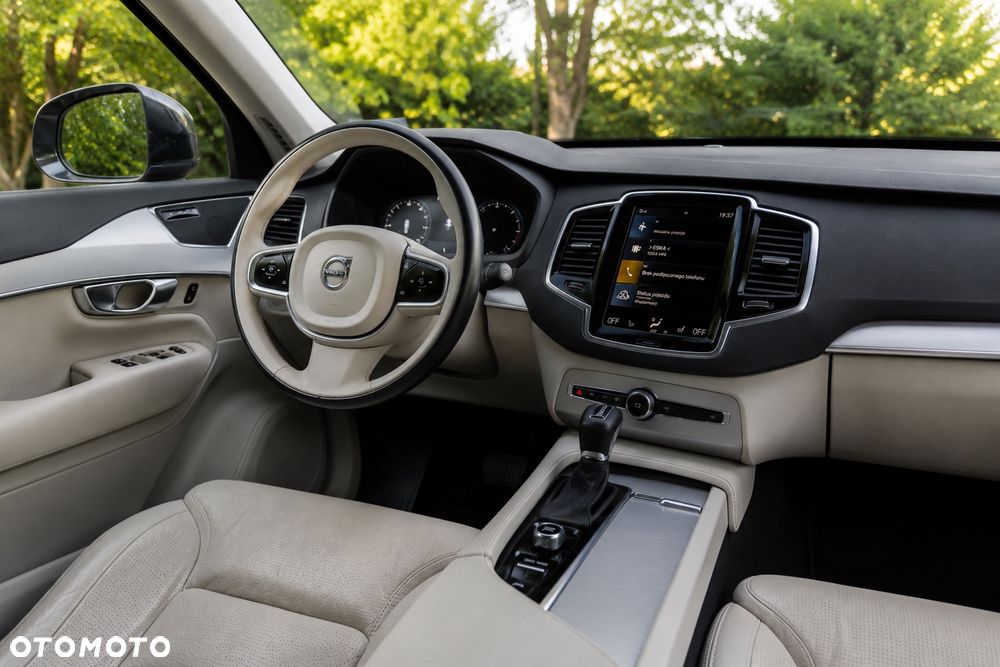 Volvo XC 90 D5 AWD Momentum - 4