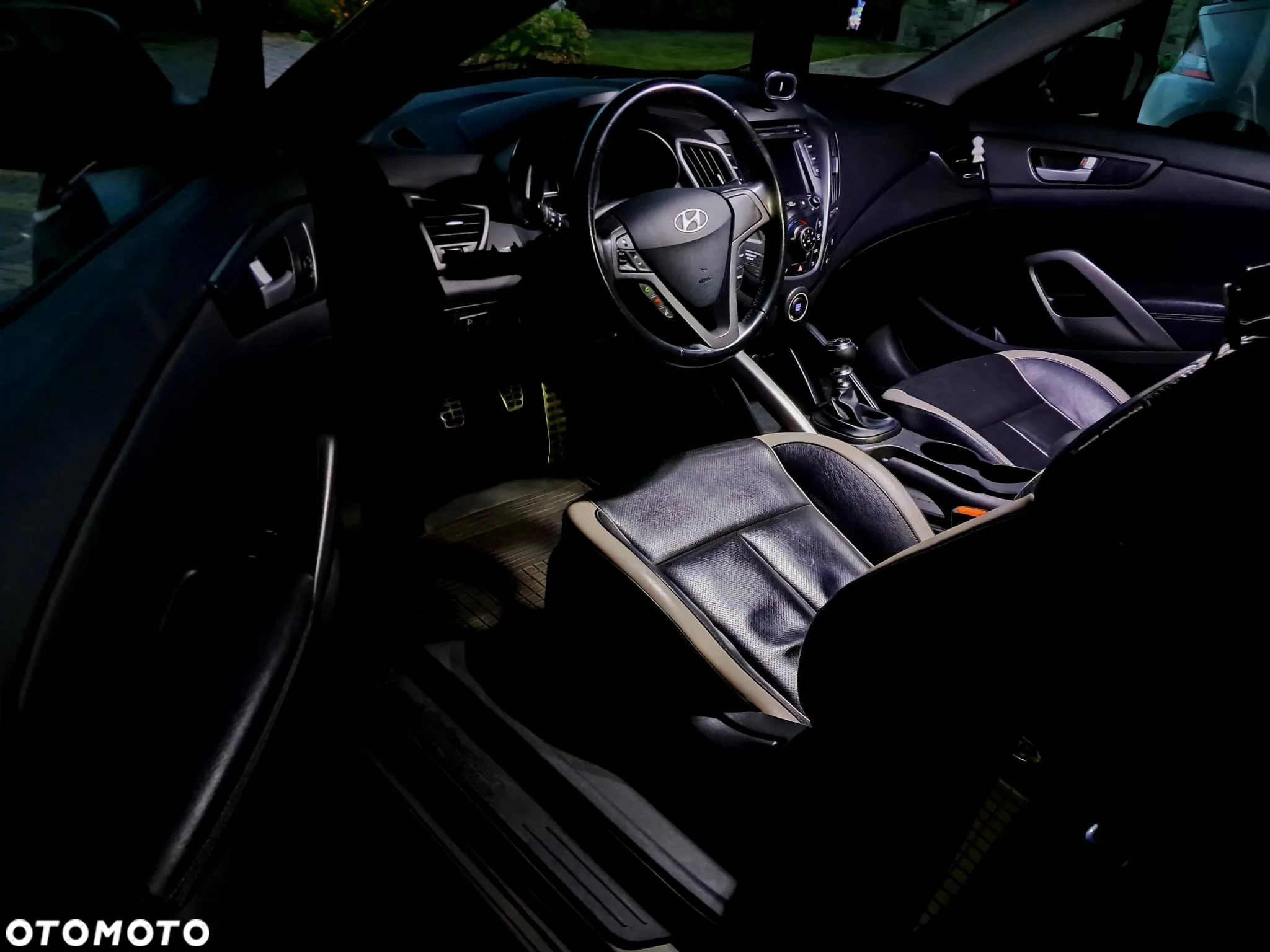 Hyundai Veloster 1.6 T-GDI Executive - 13