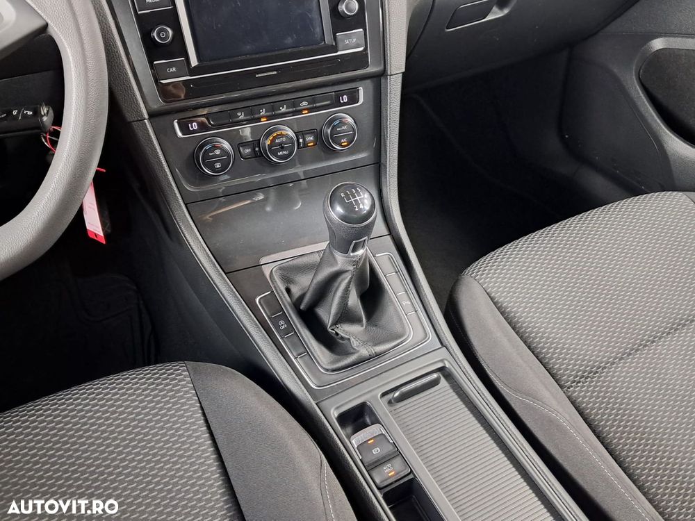 Volkswagen Golf - 20