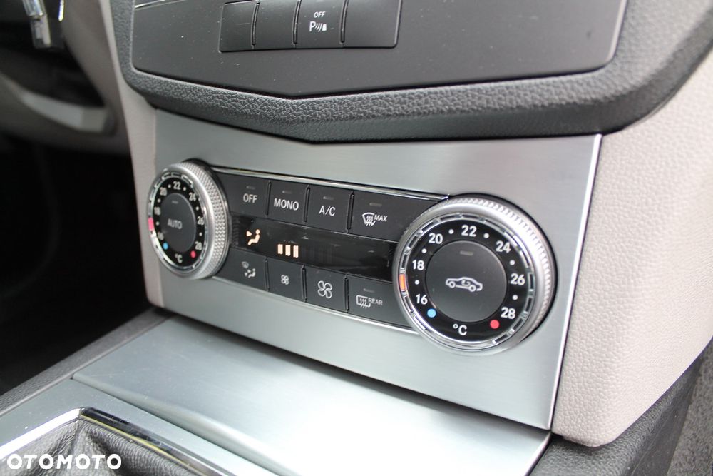 Mercedes-Benz Klasa C 220 CDI DPF Avantgarde - 34
