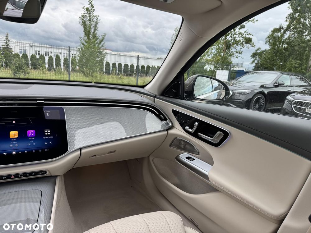 Mercedes-Benz Klasa E 200 mHEV 4-Matic Exclusive 9G-Tronic - 16