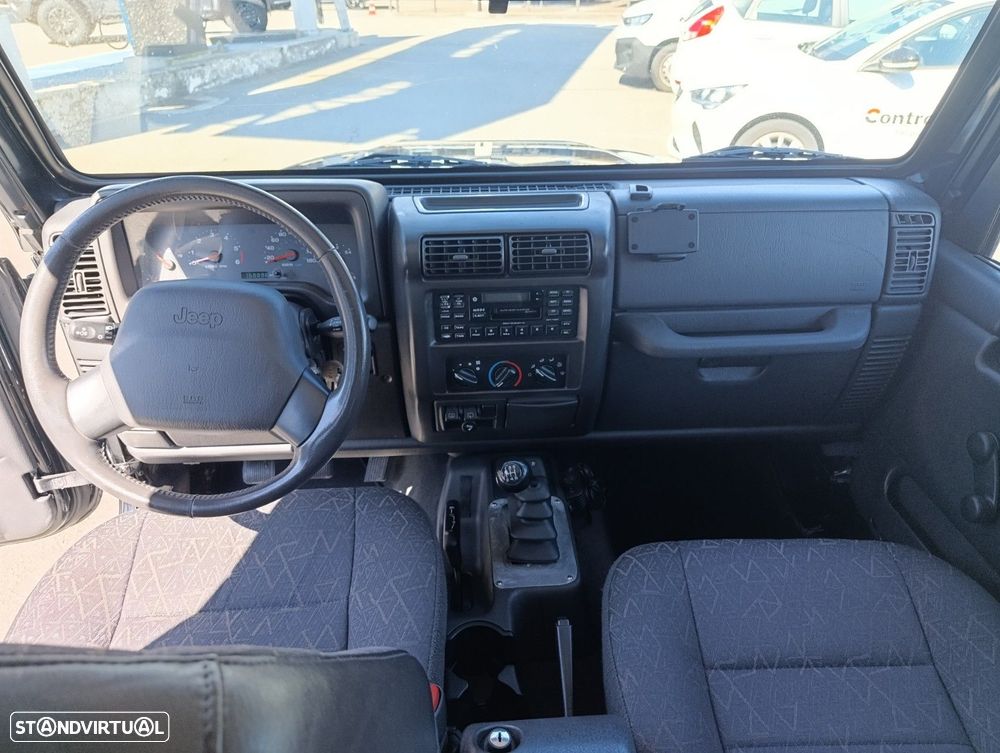 Jeep Wrangler 2.5 Hard Top - 11