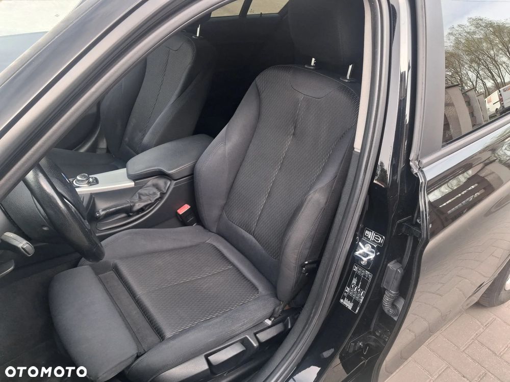 BMW Seria 3 318d Sport Line - 12