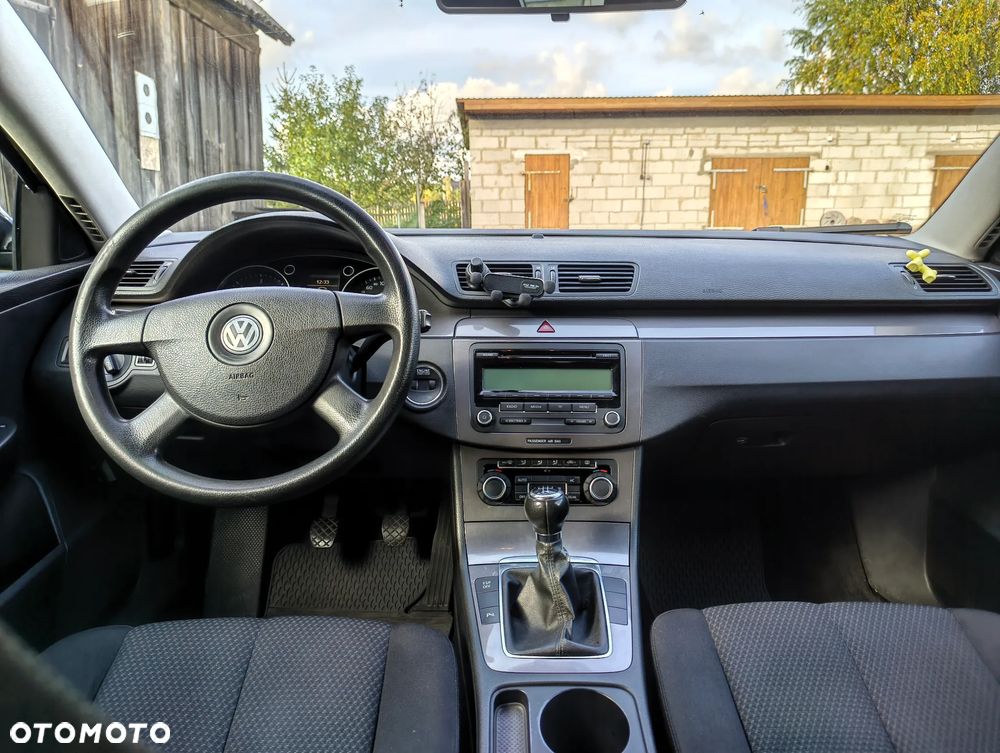 Volkswagen Passat 2.0 TDI DPF BlueMot Comfortline - 11
