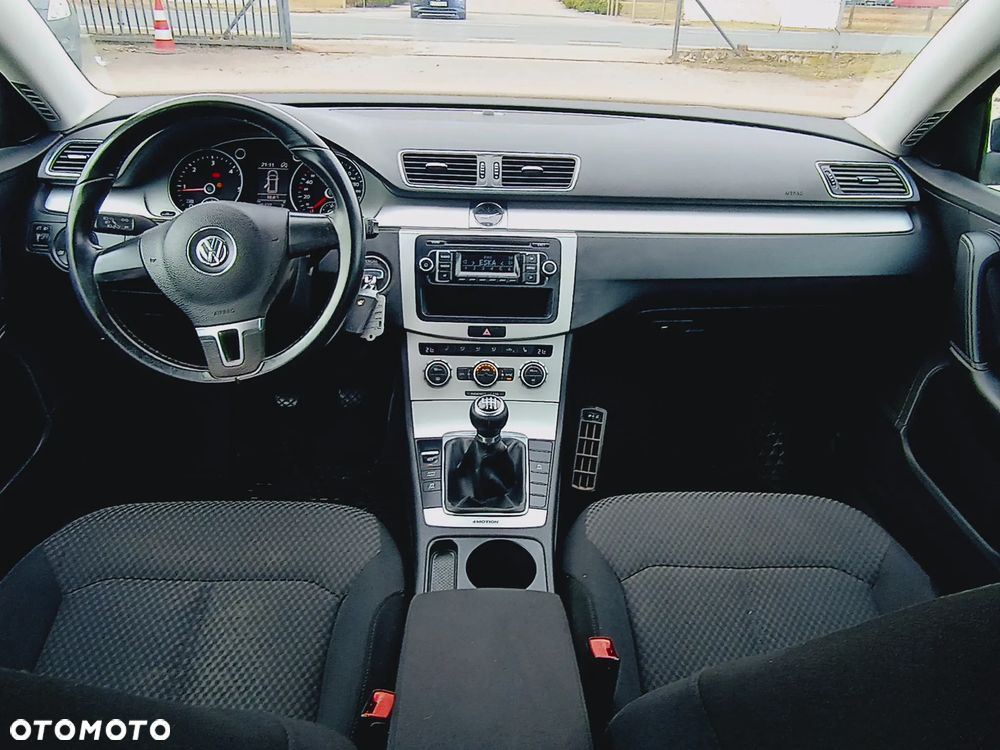 Volkswagen Passat 2.0 TDI 4Motion BlueMotion Technol Trendline - 12