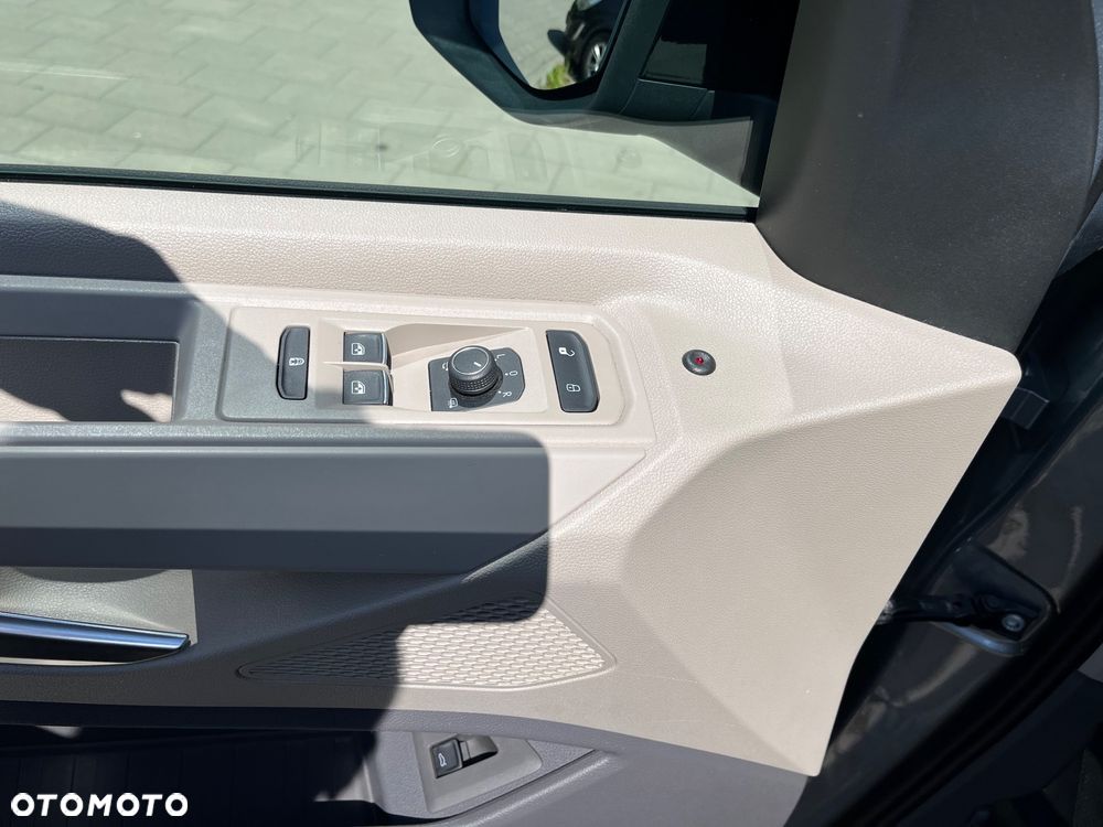 Volkswagen Multivan - 13
