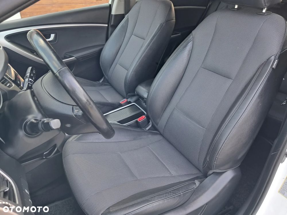 Hyundai i30 blue 1.6 CRDi DCT Premium - 21
