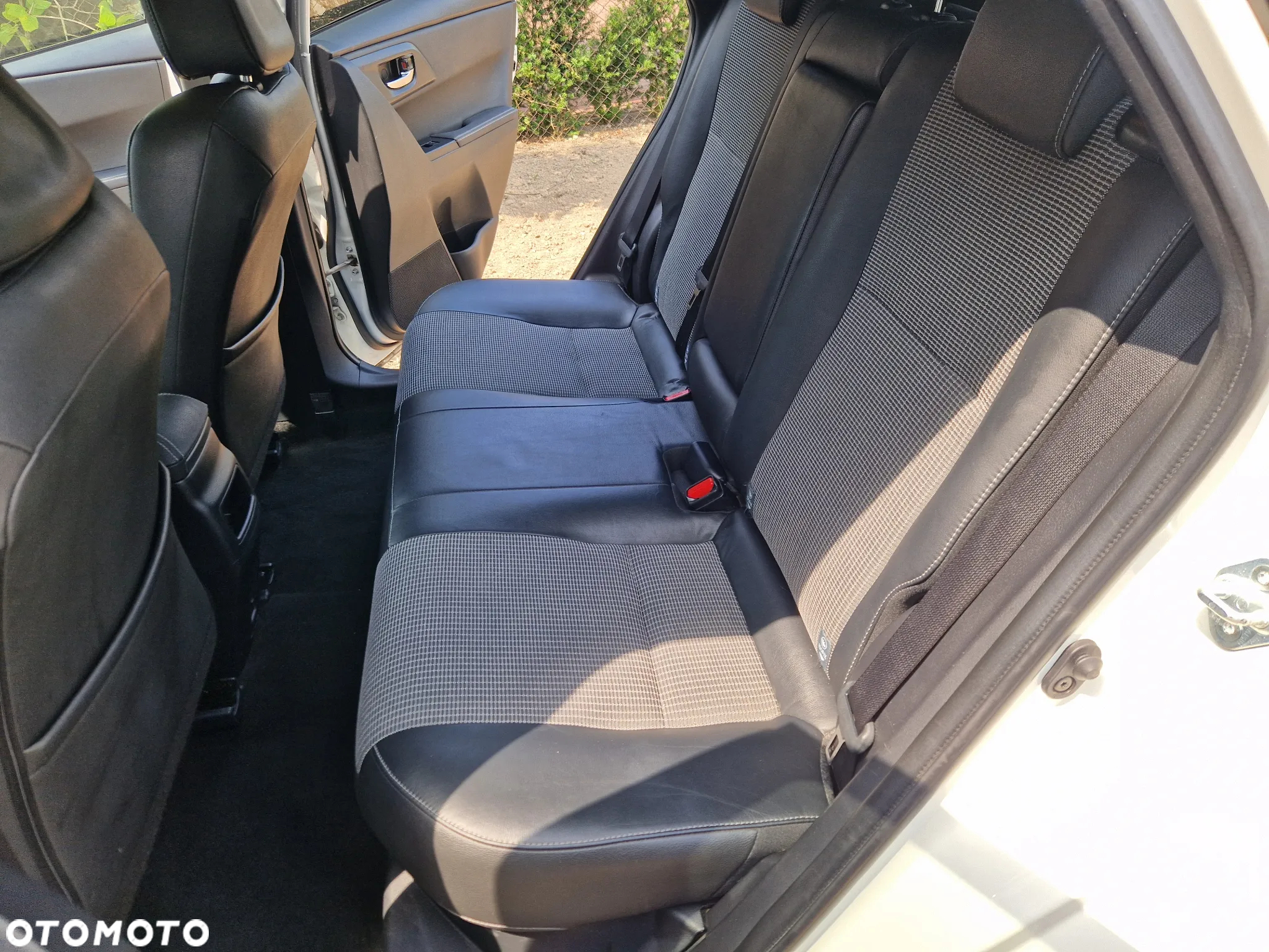 Toyota Auris Hybrid 135 Prestige - 9