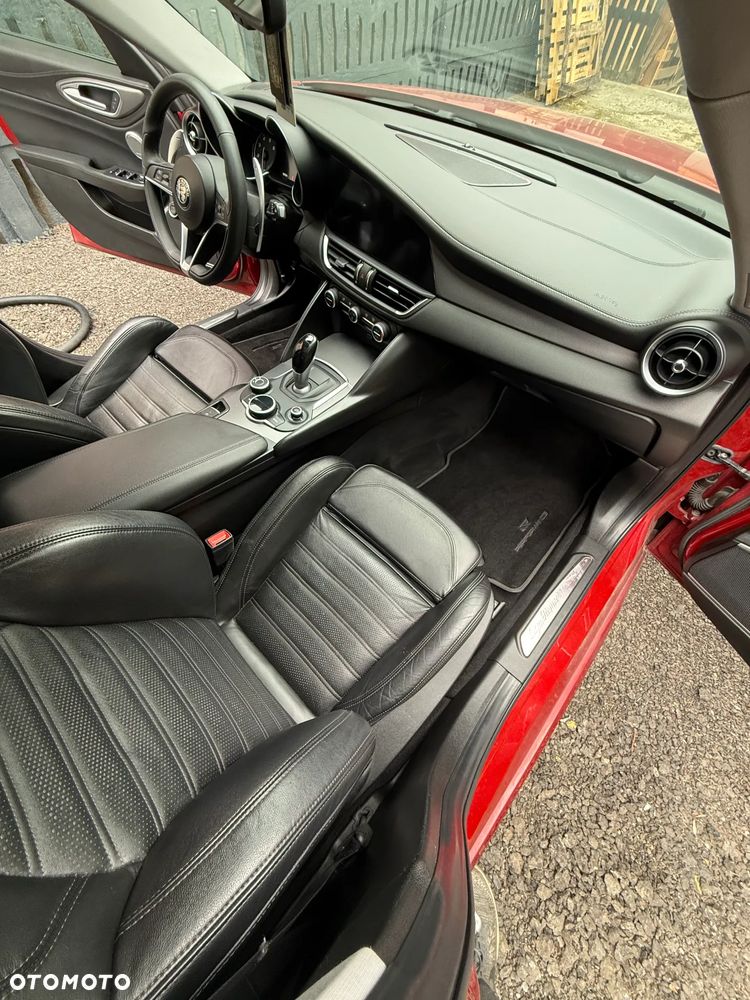 Alfa Romeo Giulia 2.0 Turbo 16V AT8-Q4 Ti - 16