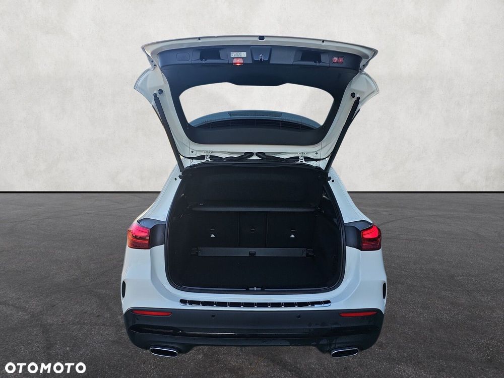 Mercedes-Benz GLA - 16