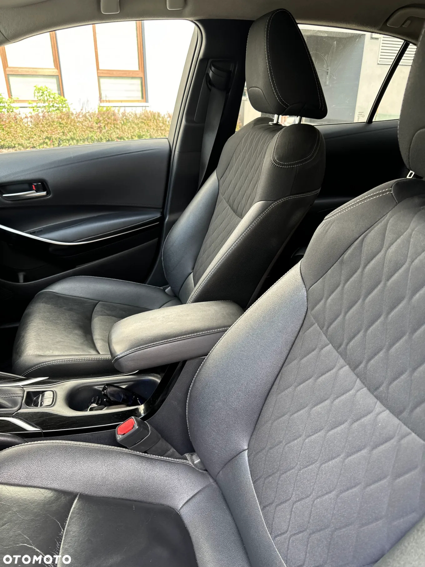 Toyota Corolla 1.8 Hybrid Executive - 13
