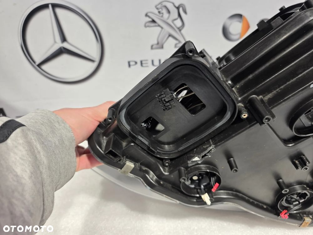 BMW E92 / E93 PRAWY BI-XENON SKRĘTNY DYNAMIC PRAWA LAMPA PRZEDNIA PRZÓD , NR 7239932 / 7239932-07 / 0301261284 , NR AUKCJI LPP201 - 31
