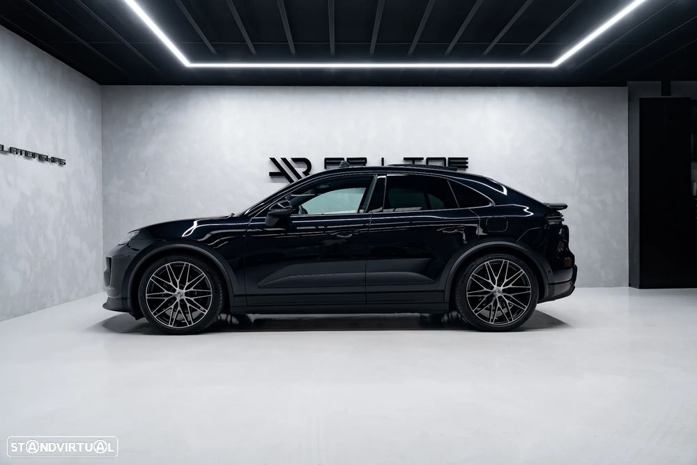 Porsche Macan Electric 4 - 18