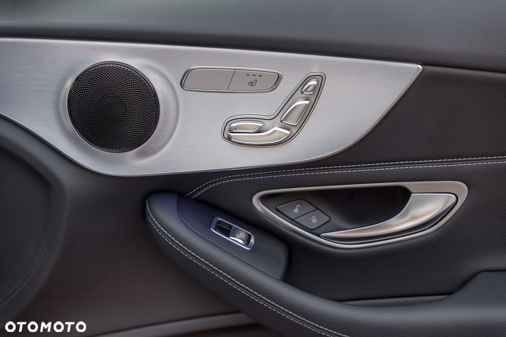 Mercedes-Benz Klasa C 300 9G-TRONIC - 15