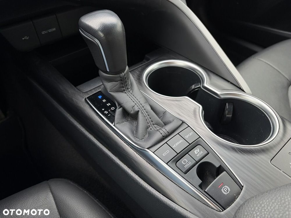 Toyota Camry 2.5 Hybrid Executive CVT - 24