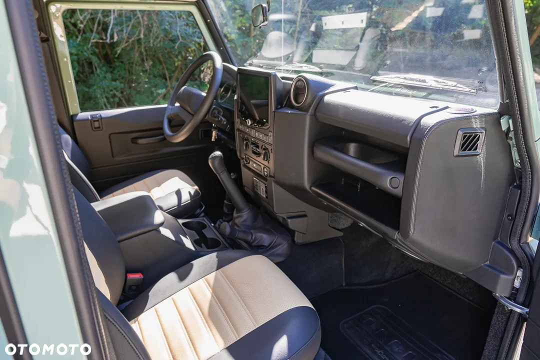 Land Rover Defender 110 2.4 TD4 SE - 25