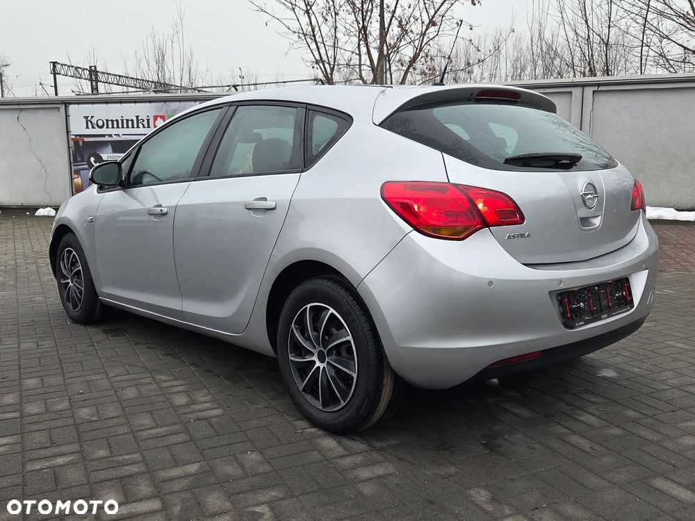 Opel Astra 1.6 Active - 11