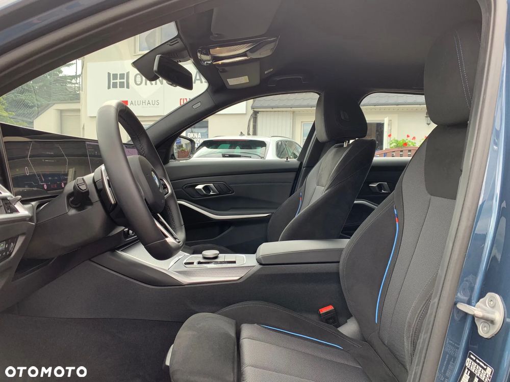 BMW Seria 3 330i xDrive M Sport - 18