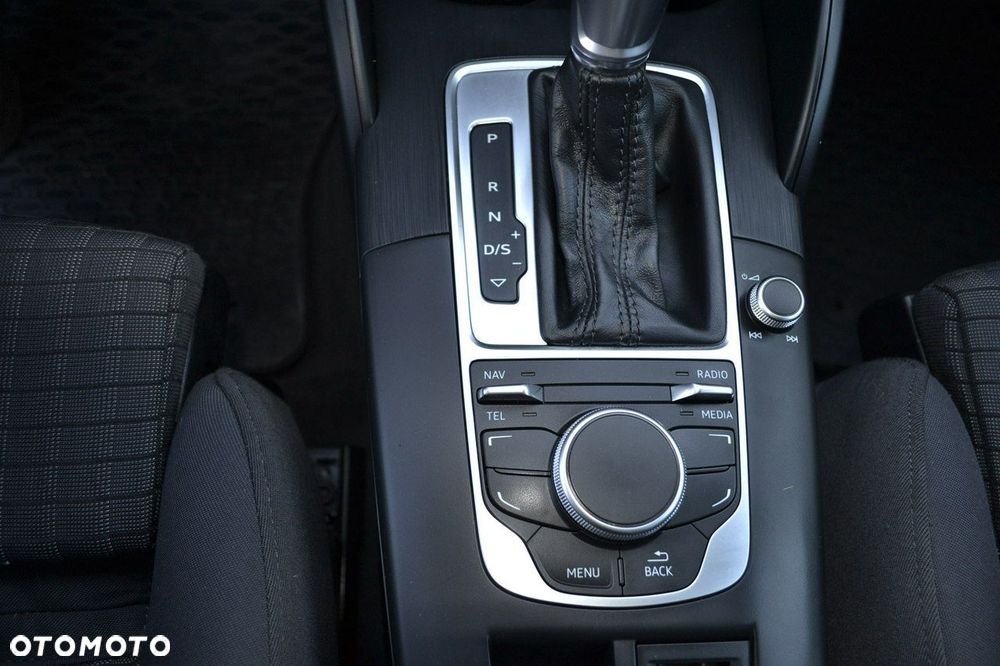 Audi A3 Sportback 2.0 TDI S tronic design - 24