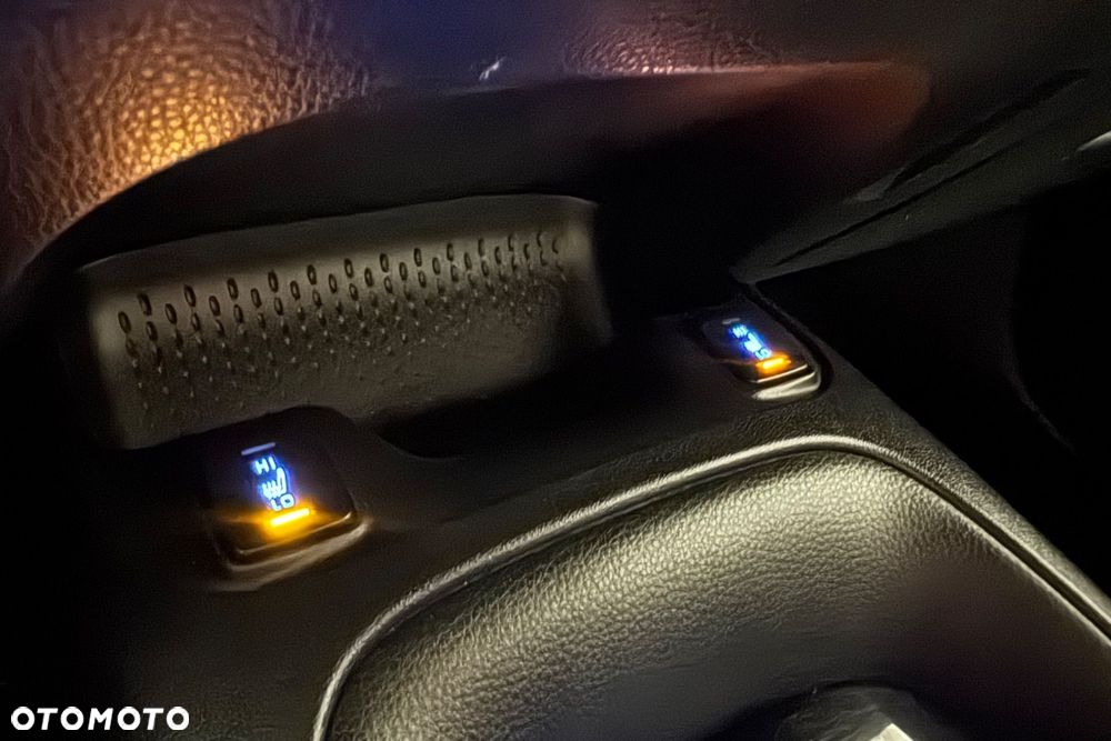 Toyota Corolla 1.8 Hybrid Comfort - 31
