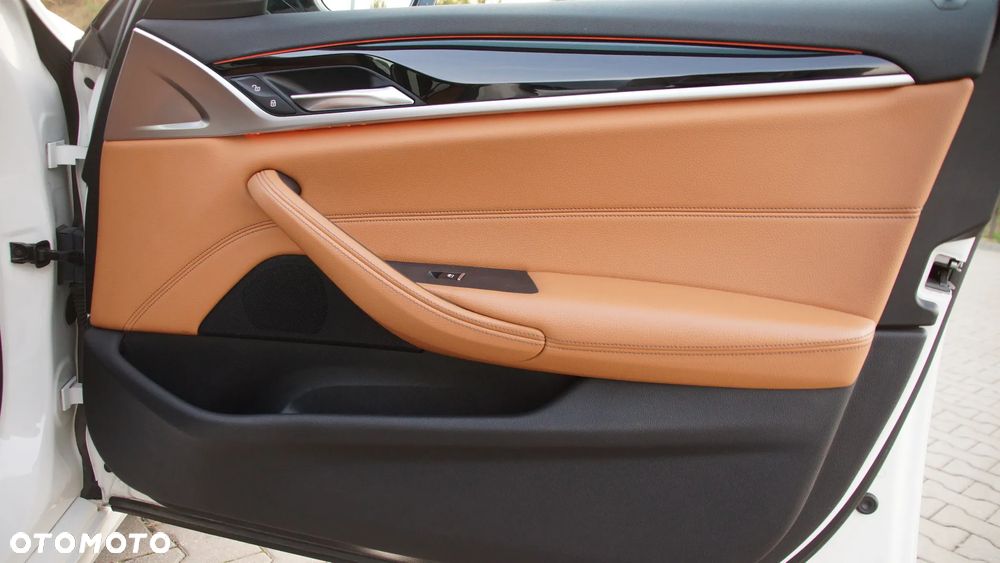 BMW Seria 5 520d Sport Line - 23