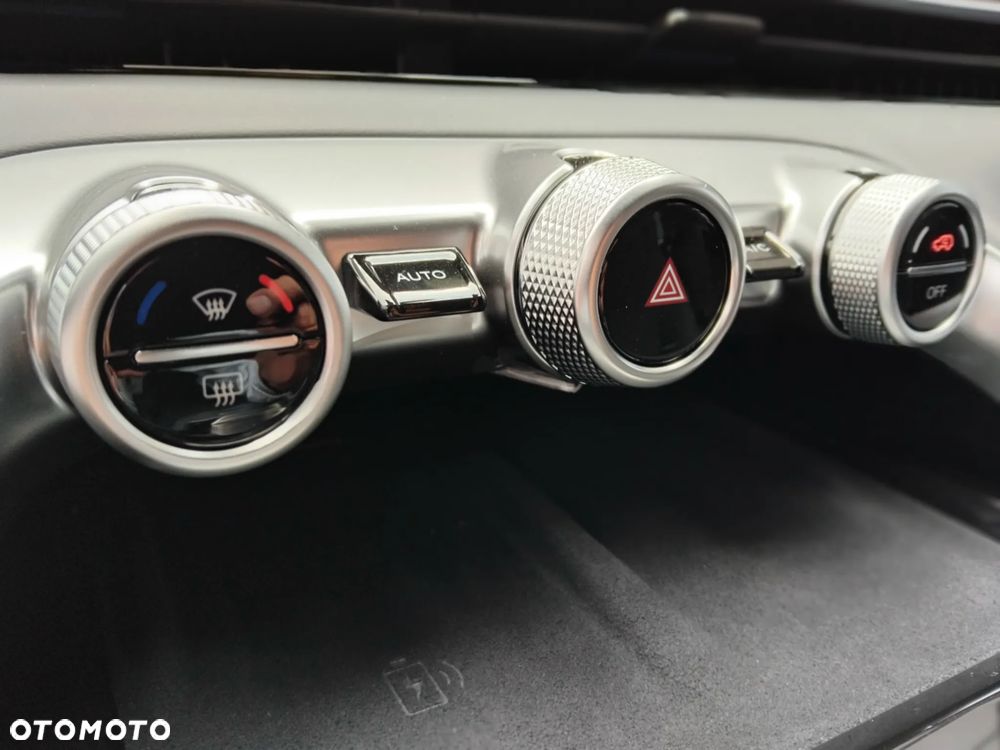 Omoda 9 1.5 Super Hybrid Exclusive AWD - 12