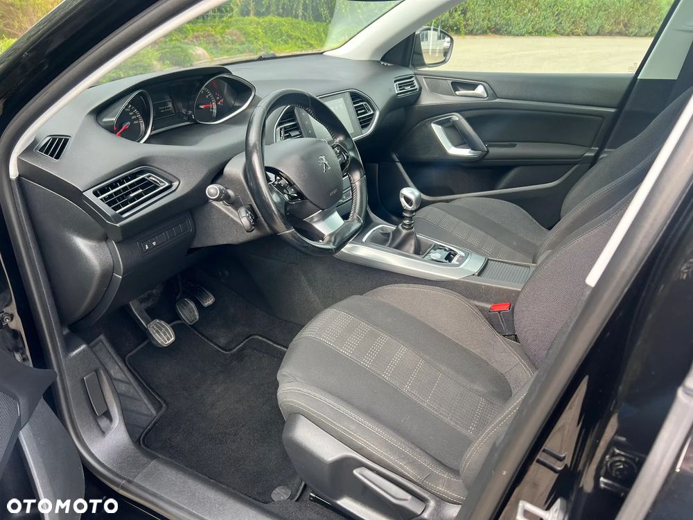 Peugeot 308 SW 1.2 PureTech Allure S&S - 7