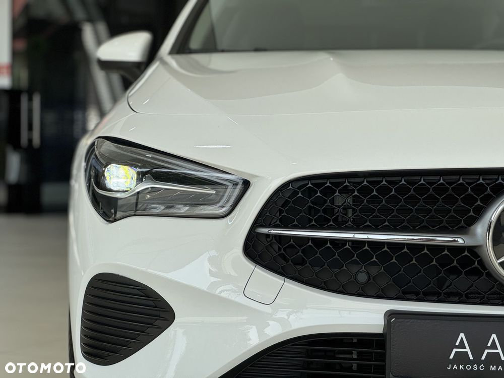 Mercedes-Benz CLA 200 7G-DCT - 40