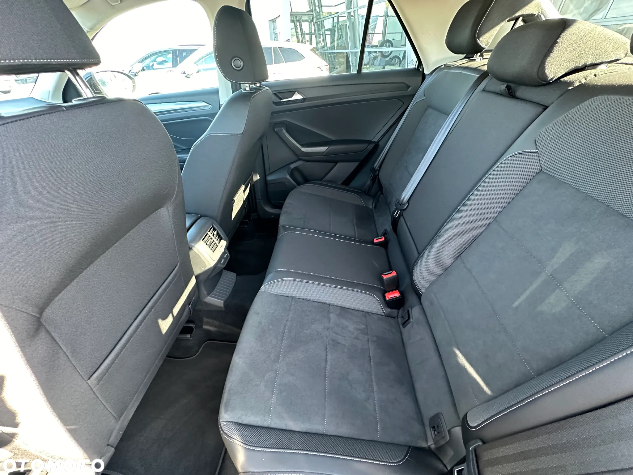 Volkswagen T-Roc 1.5 TSI Style DSG - 9