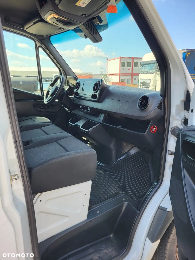 Mercedes-Benz Sprinter - 15