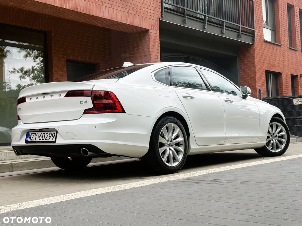 Volvo S90 D4 Momentum - 25