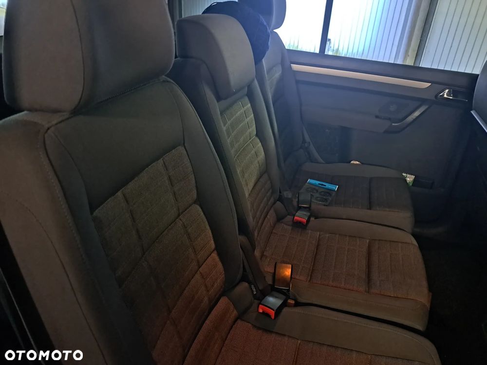 Volkswagen Touran 1.6 Basis - 22