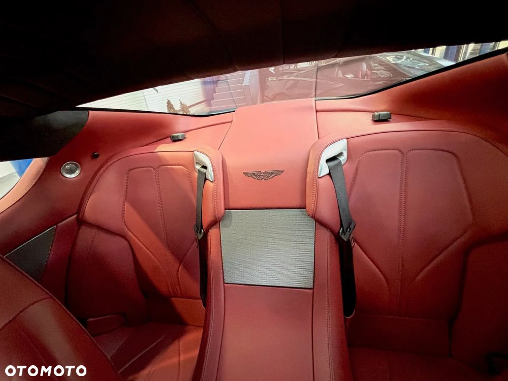 Aston Martin DB9 - 30