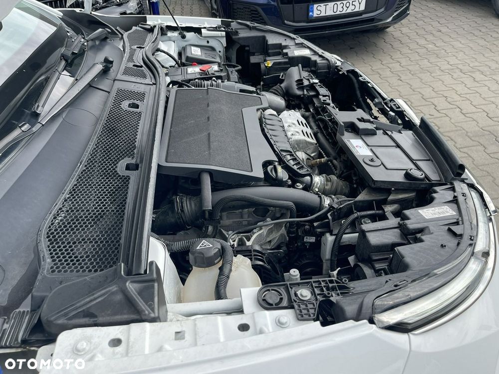 Citroën C4 PureTech 130 Stop&Start EAT8 SHINE - 13