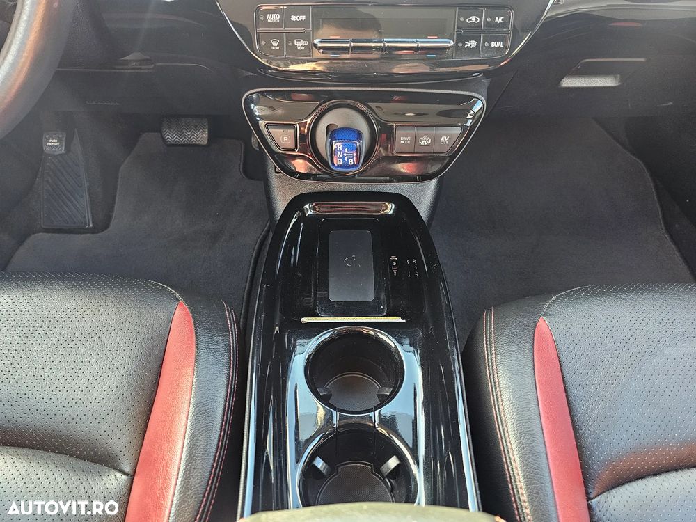 Toyota Prius (Hybrid) Life - 18