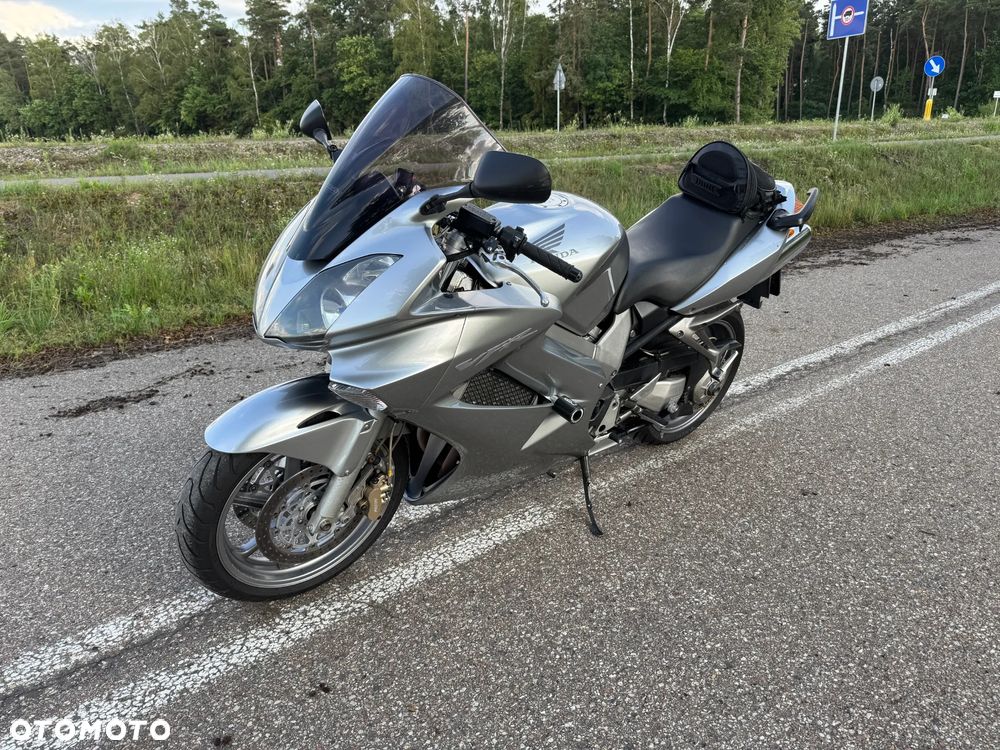 Honda VFR - 4