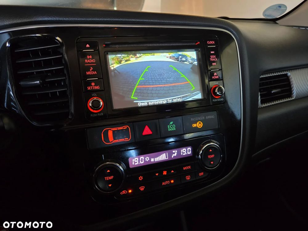 Mitsubishi Outlander - 12