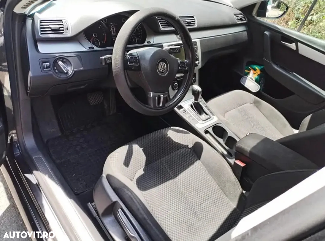 Volkswagen Passat Variant 2.0 TDI Blue TDI DSG Comfortline - 9