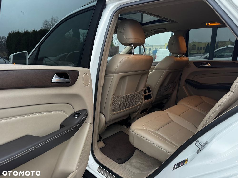 Mercedes-Benz ML 350 4MATIC (BlueEFFICIENCY) 7G-TRONIC - 23