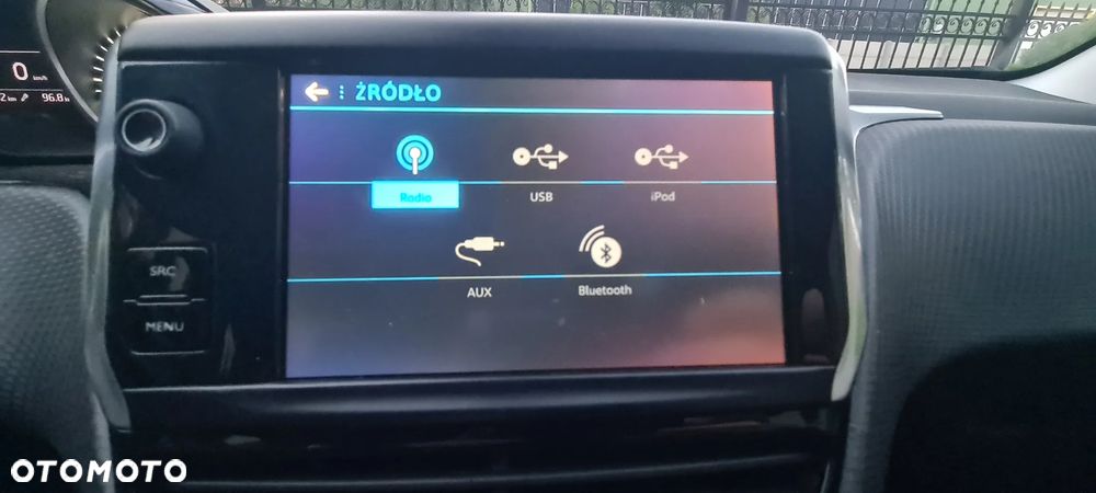 Peugeot 208 1.2 PureTech GPF Signature S&S EAT6 - 24