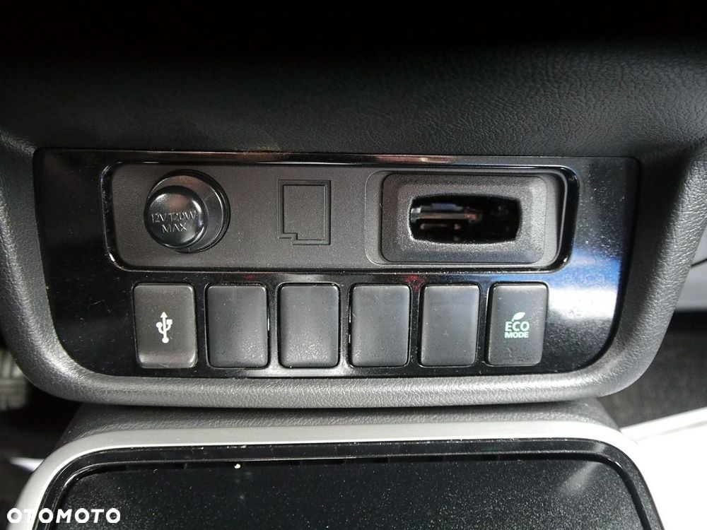 Mitsubishi Outlander - 25