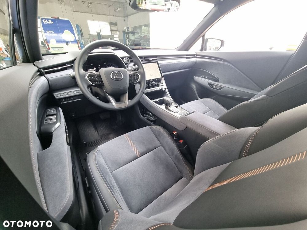 Lexus LBX - 15