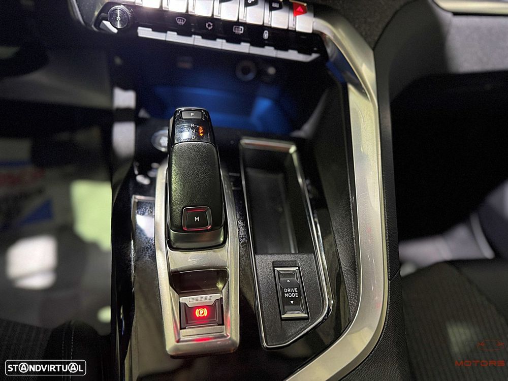 Peugeot 3008 1.2 PureTech Allure Pack EAT8 - 29