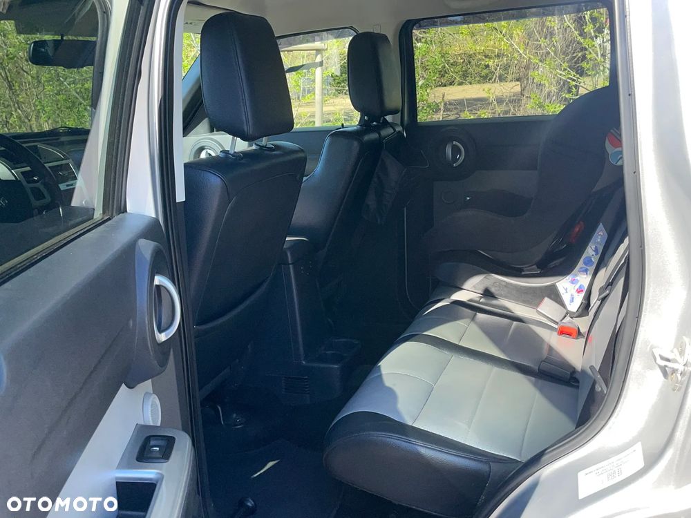 Dodge Nitro 2.8 CRD SXT - 8