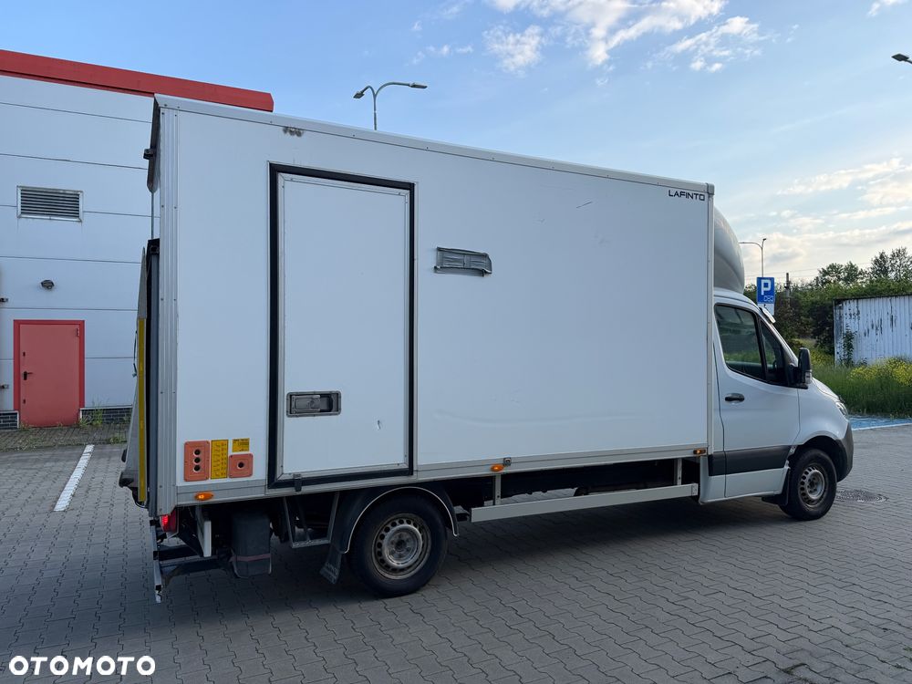 Mercedes-Benz SPRINTER 907 - 8